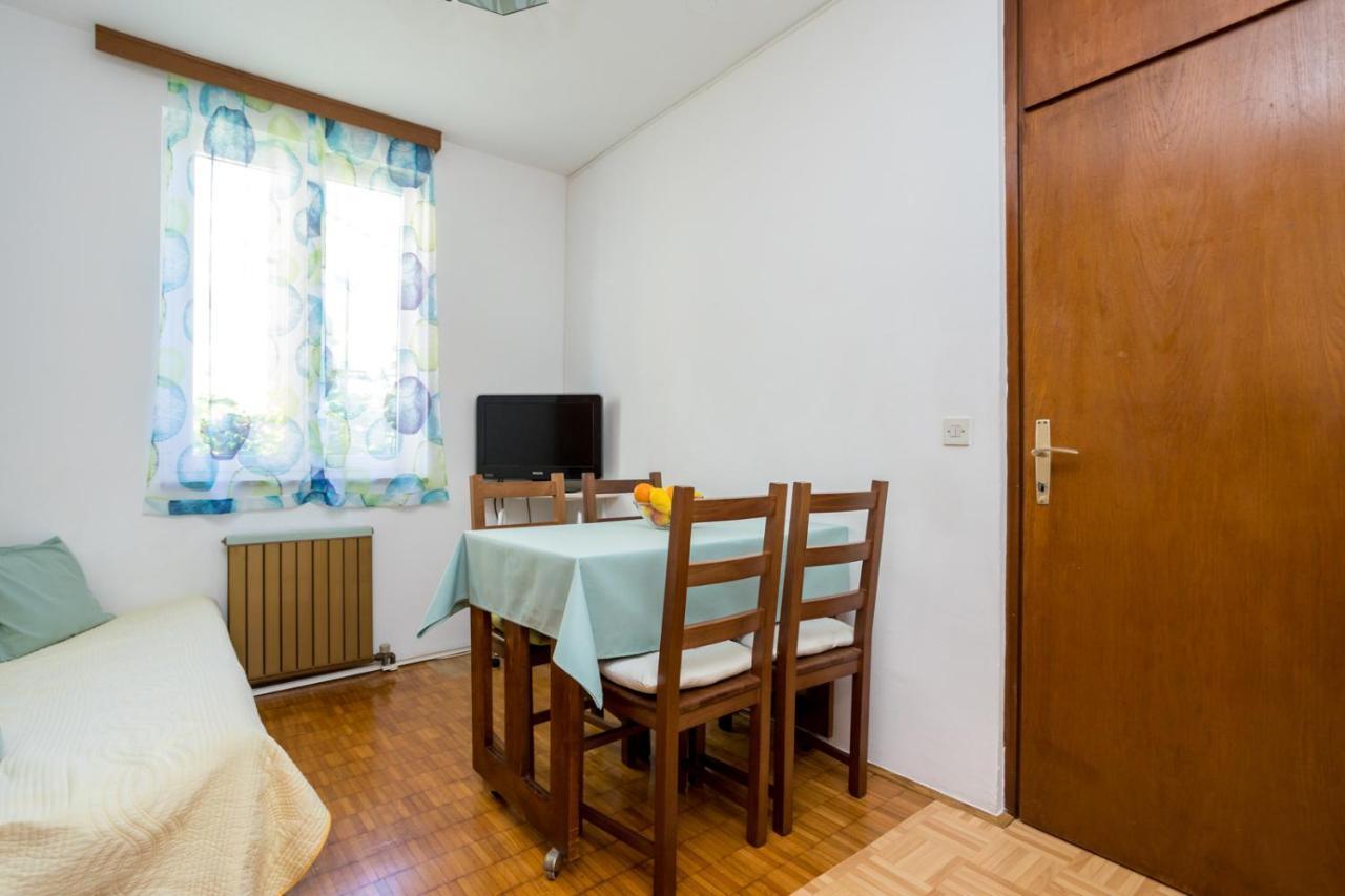 Apartment Jakovac By El-Pi Tours Njivice Exterior foto