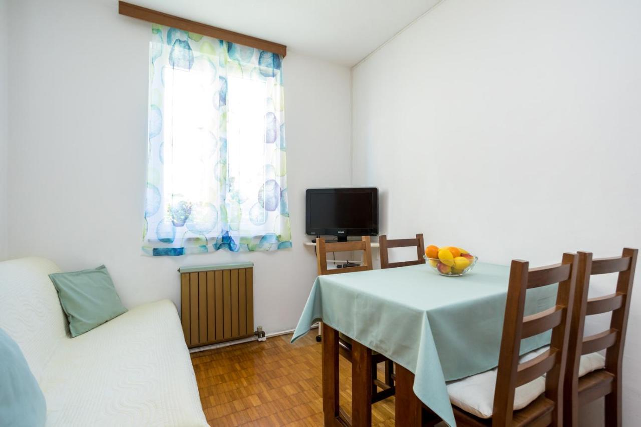 Apartment Jakovac By El-Pi Tours Njivice Exterior foto